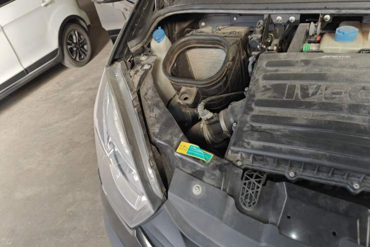Used Iveco Eurocargo 2020 3.0T Automatic Chao Rui Short Wheelbase High-Roof F1C Engine Bay Right