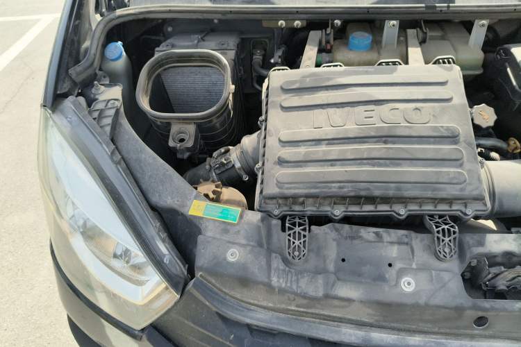Used Iveco Eurocargo 2020 2.3T Manual Super Rui Long Wheelbase Short Overhang High Roof China VI F1A Engine Bay Right