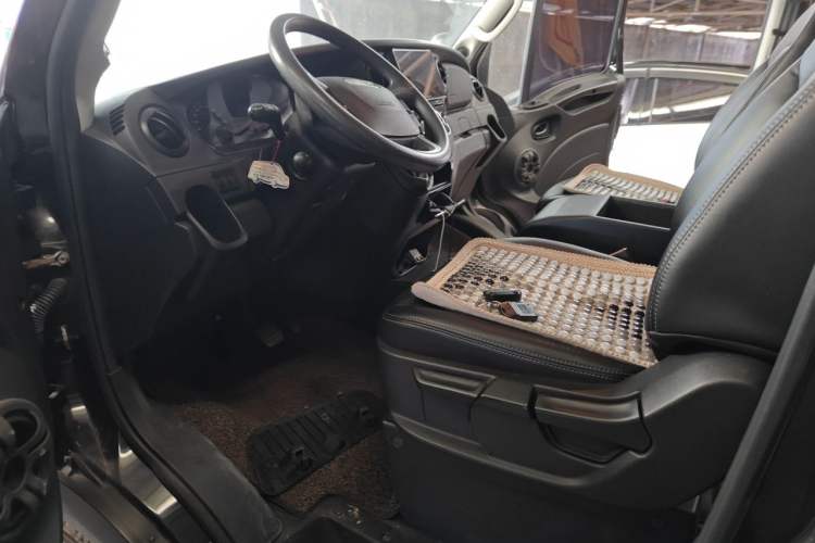 Used Iveco Eurocargo 2020 3.0T Automatic Chao Rui Short Wheelbase High-Roof F1C Left Front Seat