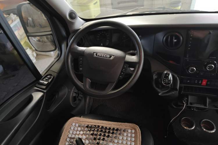 Used Iveco Eurocargo 2020 3.0T Automatic Chao Rui Short Wheelbase High-Roof F1C Steering Wheel