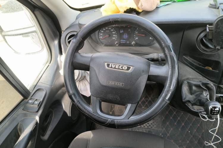 Used Iveco Eurocargo 2020 2.3T Manual Super Rui Long Wheelbase Short Overhang High Roof China VI F1A Steering Wheel