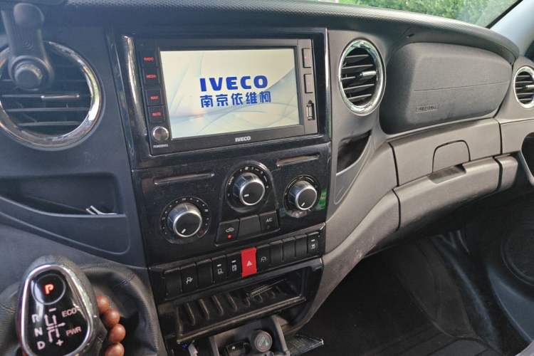 Used Iveco Eurocargo 2020 3.0T Automatic Chao Rui Long Wheelbase Short Overhang High Roof F1C Audio And AC Panel