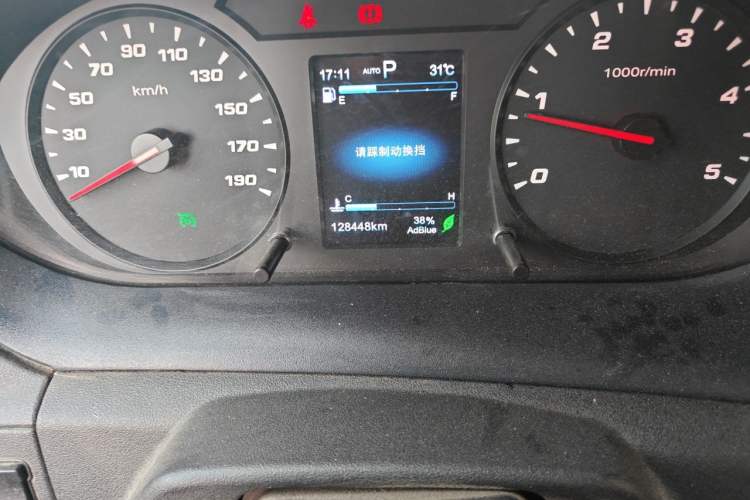 Used Iveco Eurocargo 2020 3.0T Automatic Chao Rui Long Wheelbase Short Overhang High Roof F1C Odometer Close Up