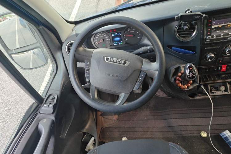 Used Iveco Eurocargo 2020 3.0T Automatic Chao Rui Long Wheelbase Short Overhang High Roof F1C Steering Wheel