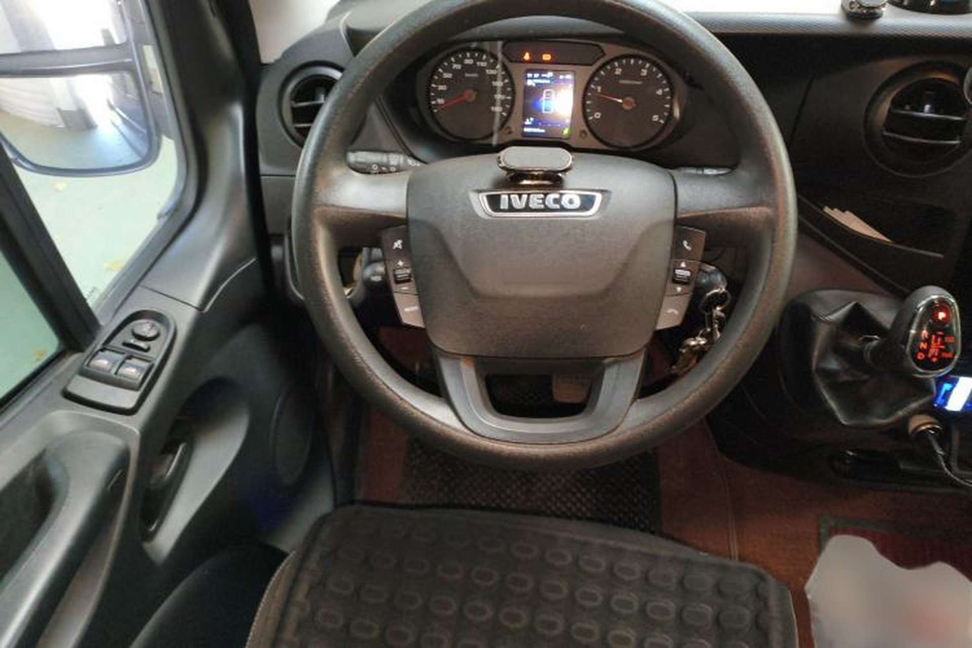 Used Iveco Eurocargo 2020 3.0T Automatic Chao Rui Long Wheelbase Short Overhang High Roof F1C Steering Wheel