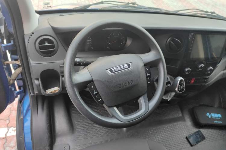 Used Iveco Eurocargo 2020 3.0T Automatic Chao Rui Short Wheelbase High-Roof F1C Steering Wheel