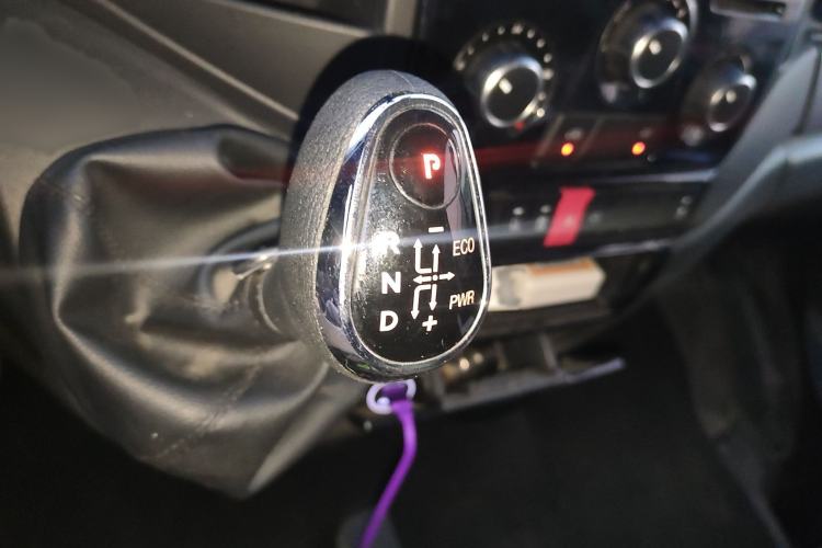Used Iveco Eurocargo 2020 3.0T Automatic Chaorui Short Wheelbase Low-Roof F1C Gear Lever
