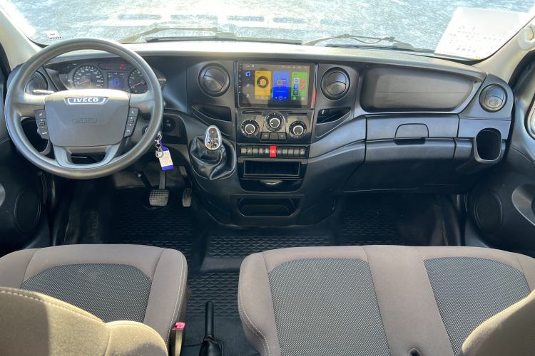 Used Iveco Eurocargo 2020 3.0T Automatic Chaorui Short Wheelbase Low-Roof F1C Interior 3