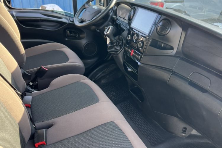 Used Iveco Eurocargo 2020 3.0T Automatic Chaorui Short Wheelbase Low-Roof F1C Interior 4