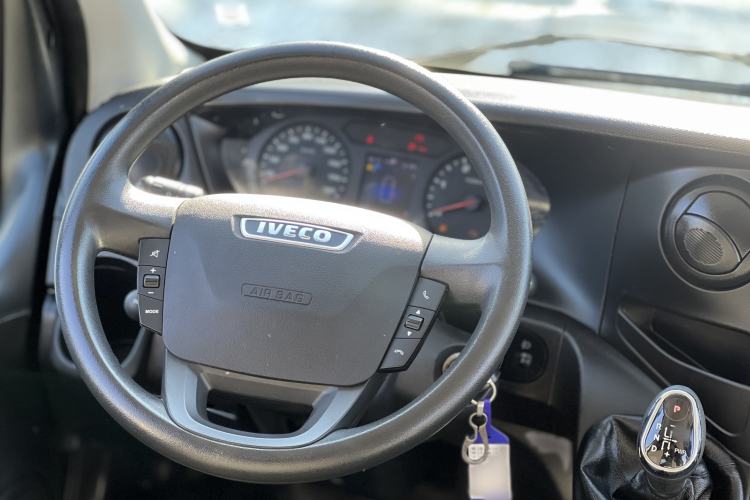 Used Iveco Eurocargo 2020 3.0T Automatic Chaorui Short Wheelbase Low-Roof F1C Interior 5