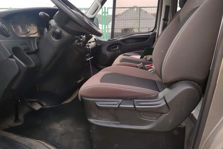 Used Iveco Eurocargo 2020 3.0T Automatic Chaorui Short Wheelbase Low-Roof F1C Left Front Seat
