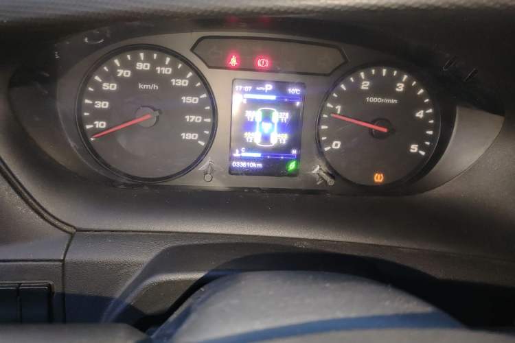 Used Iveco Eurocargo 2020 3.0T Automatic Chaorui Short Wheelbase Low-Roof F1C Odometer Close Up