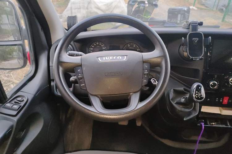 Used Iveco Eurocargo 2020 3.0T Automatic Chaorui Short Wheelbase Low-Roof F1C Steering Wheel