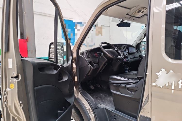 Used Iveco Eurocargo 2020 2.3T Manual Super Rui Short Wheelbase Low-Roof High-Performance F1A Driver Seat