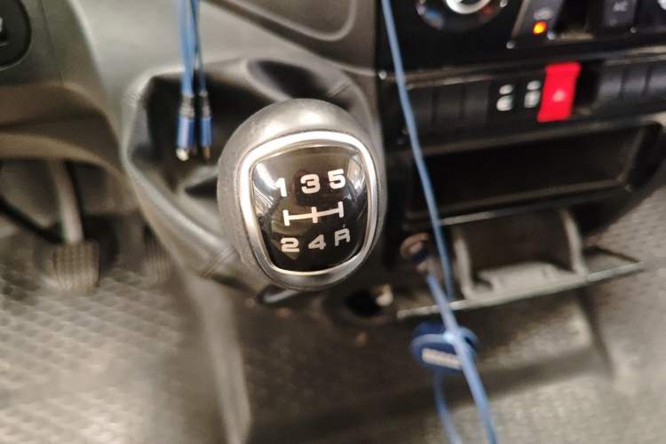 Used Iveco Eurocargo 2020 2.3T Manual Super Rui Short Wheelbase Low-Roof High-Performance F1A Gear Lever