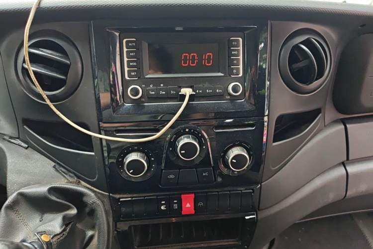 Used Iveco Eurocargo 2020 3.0T 30th Anniversary Edition Manual All-Around Version F1C Audio And AC Panel