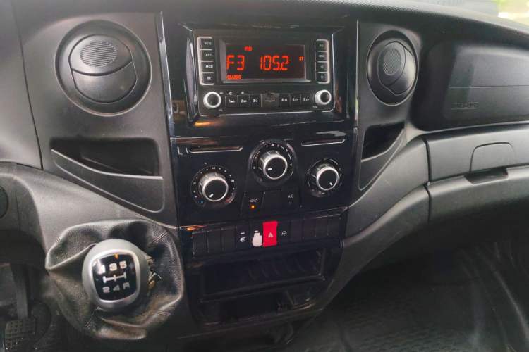 Used Iveco Eurocargo 2020 2.3T Manual Super-Rui Short Wheelbase High Roof High-Performance F1A Audio And AC Panel