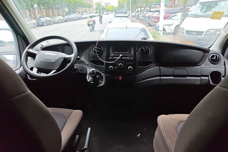 Used Iveco Eurocargo 2020 3.0T 30th Anniversary Edition Manual All-Around Version F1C Center Console