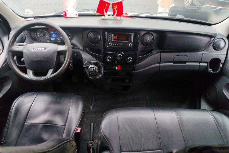 Used Iveco Eurocargo 2020 2.3T Manual Super-Rui Short Wheelbase High Roof High-Performance F1A Center Console