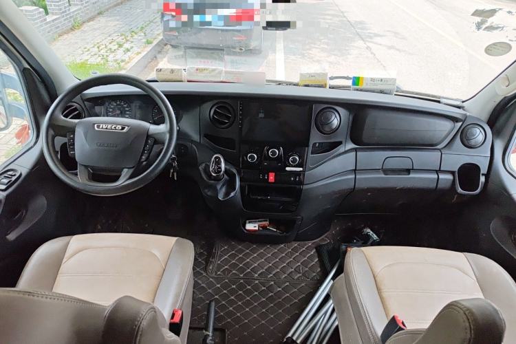 Used Iveco Eurocargo  Center Console