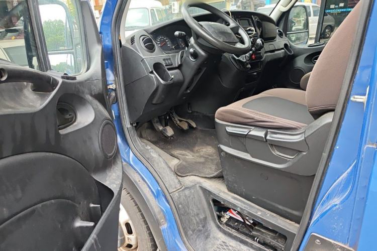 Used Iveco Eurocargo 2020 3.0T 30th Anniversary Edition Manual All-Around Version F1C Driver Seat