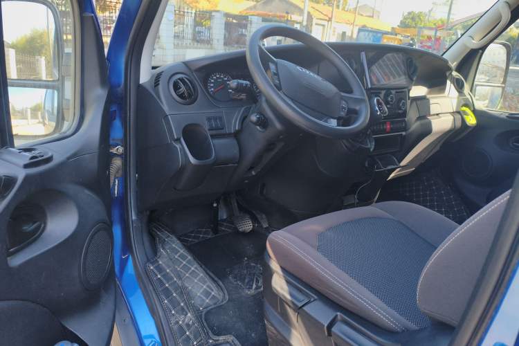 Used Iveco Eurocargo 2020 3.0T Automatic Chao Rui Short Wheelbase High-Roof F1C Driver Seat