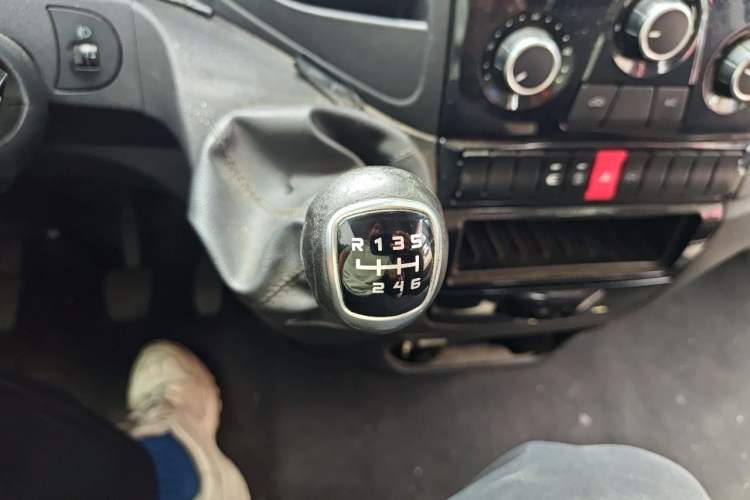 Used Iveco Eurocargo 2020 3.0T 30th Anniversary Edition Manual All-Around Version F1C Gear Lever