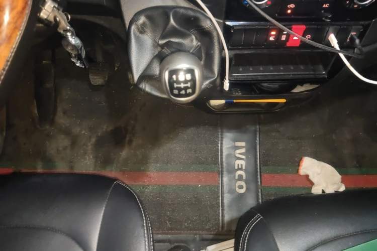 Used Iveco Eurocargo 2020 2.3T Manual Super Rui Long Wheelbase Short Overhang High Roof High Performance F1A Gear Lever
