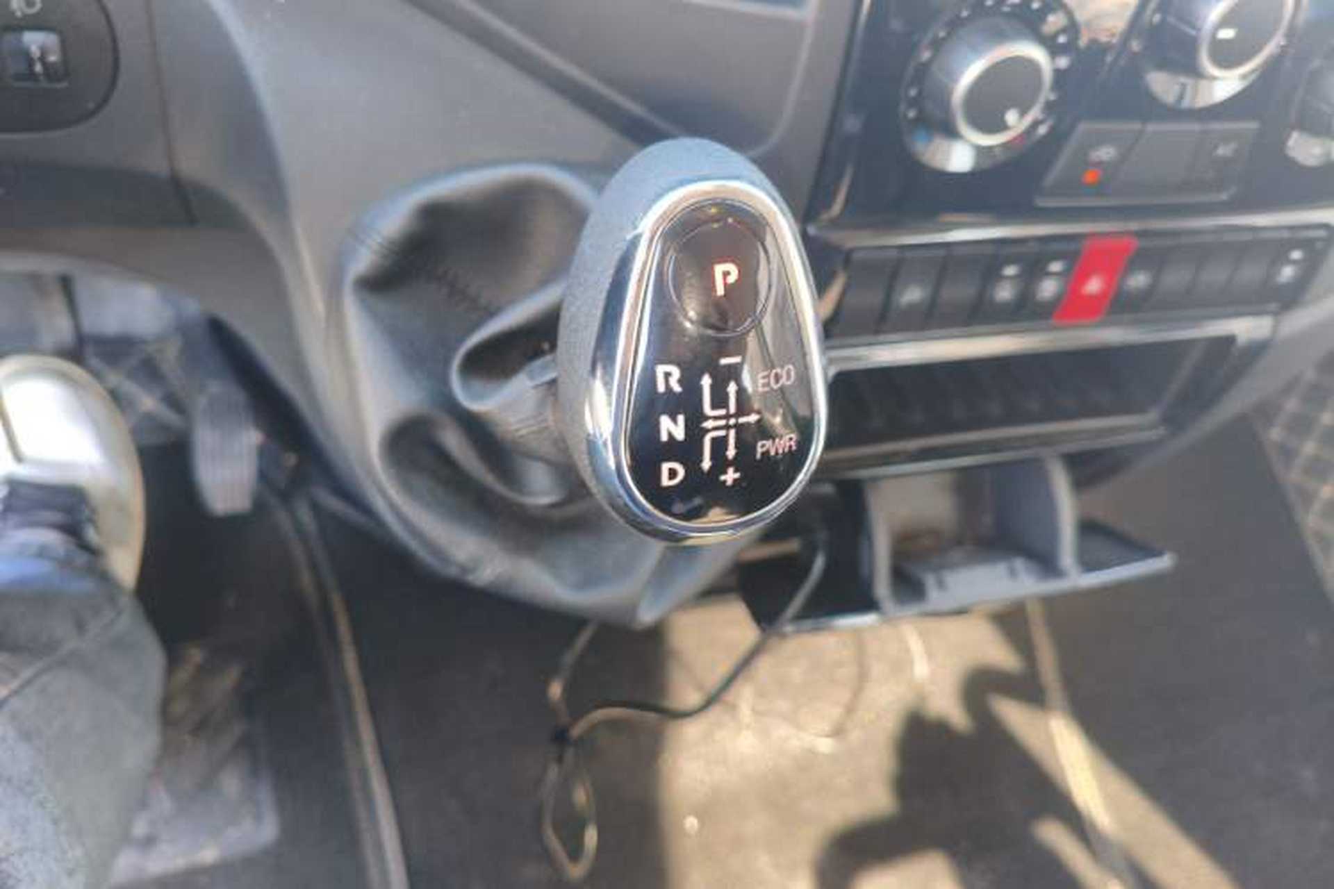 Used Iveco Eurocargo 2020 3.0T Automatic Chao Rui Short Wheelbase High-Roof F1C Gear Lever