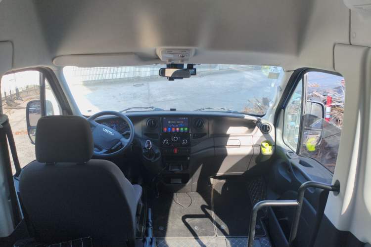 Used Iveco Eurocargo 2020 3.0T Automatic Chao Rui Short Wheelbase High-Roof F1C Headliner