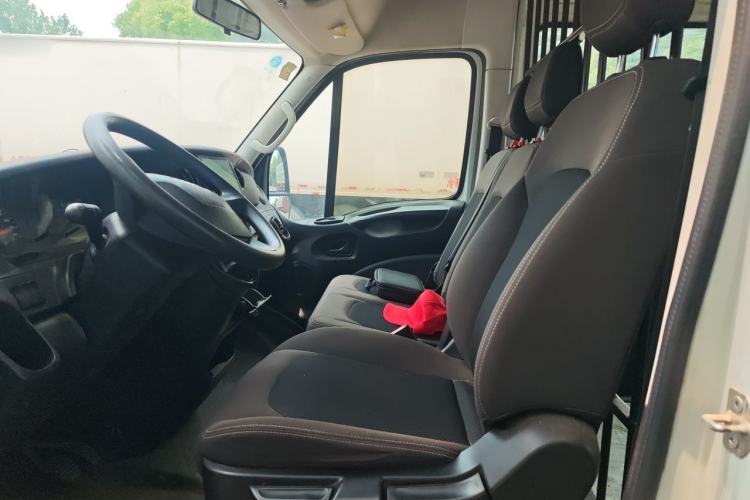 Used Iveco Eurocargo 2020 2.3T Manual Super Rui Long Wheelbase Short Overhang High Roof Low Power F1A Left Front Seat