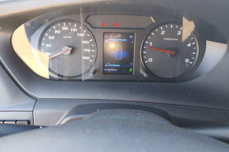 Used Iveco Eurocargo 2020 3.0T Automatic Chao Rui Short Wheelbase High-Roof F1C Odometer Close Up