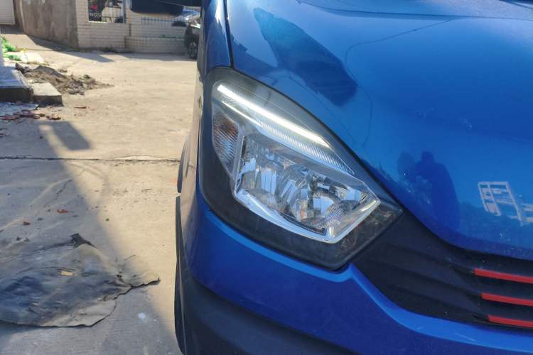 Used Iveco Eurocargo 2020 3.0T Automatic Chao Rui Short Wheelbase High-Roof F1C Right Front Headlight