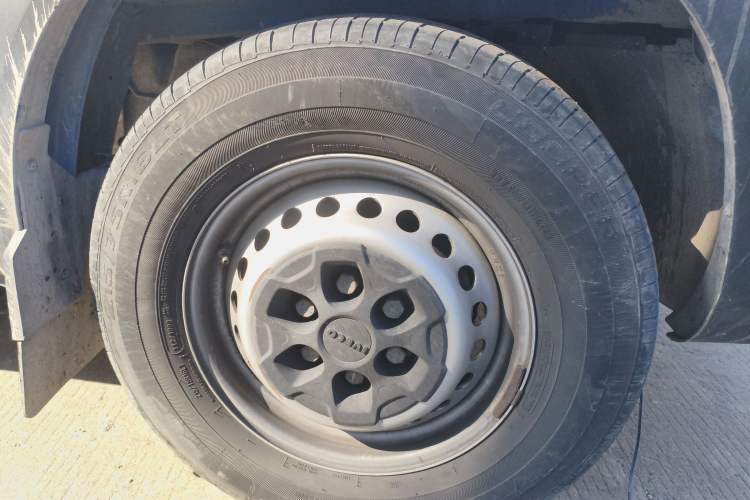 Used Iveco Eurocargo 2020 3.0T Automatic Chao Rui Short Wheelbase High-Roof F1C Right Front Wheel Hub