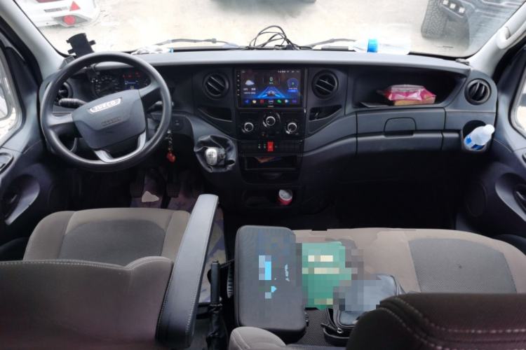 Used Iveco Eurocargo 2020 3.0T 30th Anniversary Edition Manual All-Around Version F1C Center Console