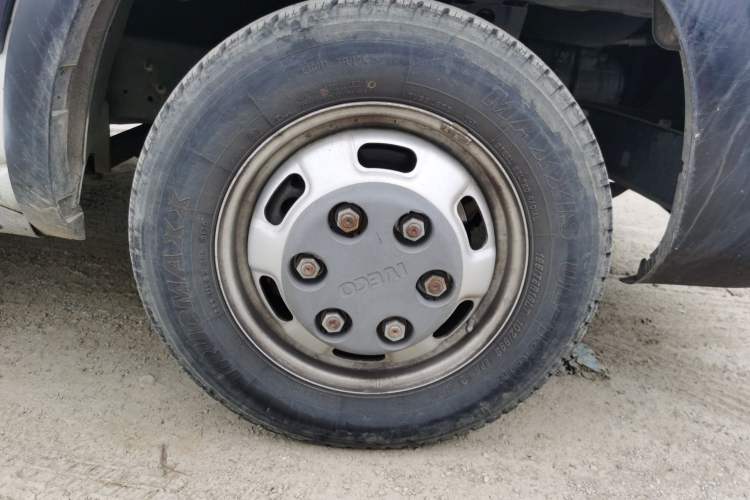Used Iveco Eurocargo 2020 3.0T 30th Anniversary Edition Manual All-Around Version F1C Right Front Wheel Hub