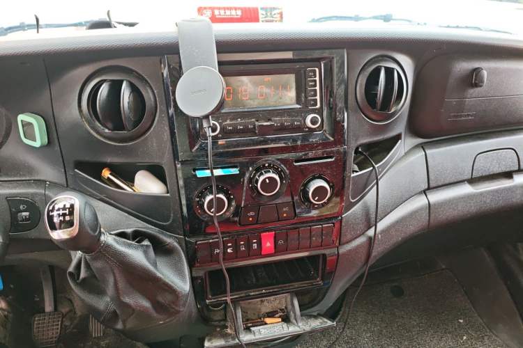 Used Iveco Eurocargo 2020 3.0T Manual Super Rui Short Wheelbase High-Roof F1C Audio And AC Panel