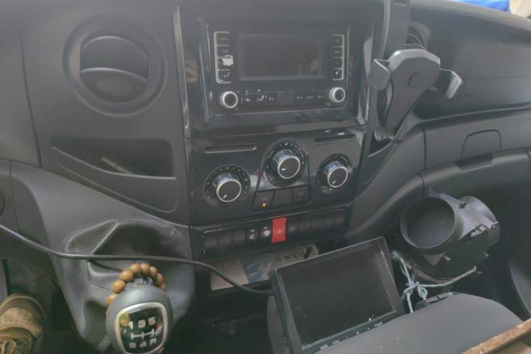 Used Iveco Eurocargo 2020 2.3T Manual Super Rui Short Wheelbase Low-Roof High-Power F1A Audio And AC Panel
