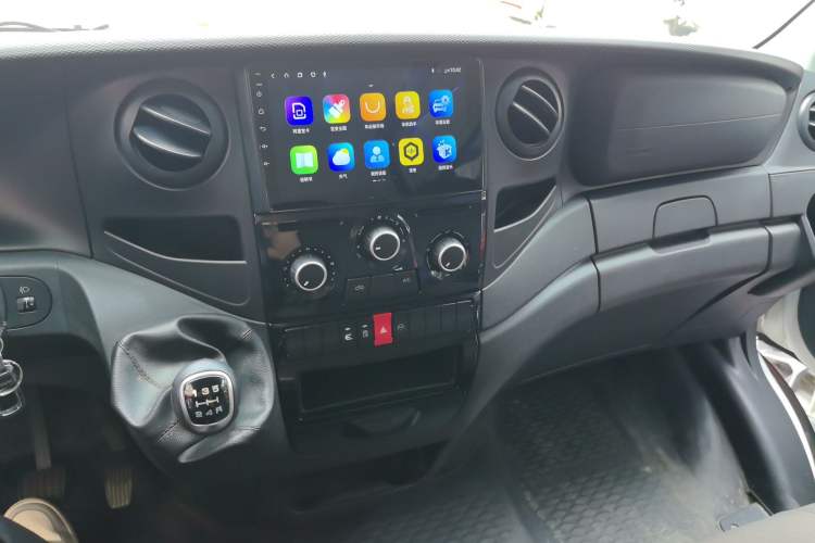 Used Iveco Eurocargo 2020 2.3T Manual Super-Rui Short Wheelbase High Roof High-Performance F1A Audio And AC Panel
