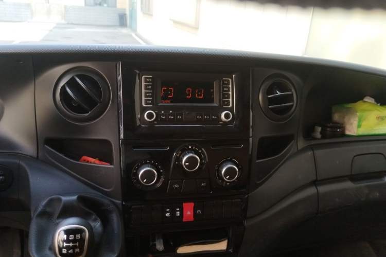 Used Iveco Eurocargo 2020 2.3T Manual - Yunrui Manual Door Short Wheelbase Low Roof Low Power F1A Audio And AC Panel