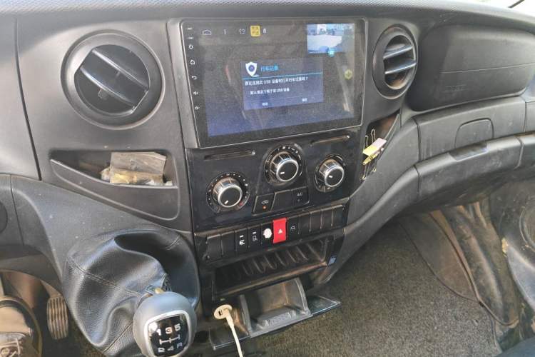 Used Iveco Eurocargo 2020 2.3T Manual Super Rui Long Wheelbase Short Overhang High Roof China VI F1A Audio And AC Panel
