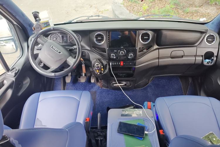 Used Iveco Eurocargo 2020 2.3T Manual Super-Rui Short Wheelbase High Roof High-Performance F1A Center Console