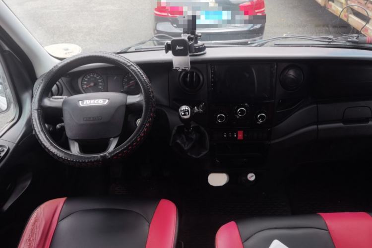 Used Iveco Eurocargo 2020 2.3T Manual Super Rui Long Wheelbase Short Overhang High Roof High Performance F1A Center Console
