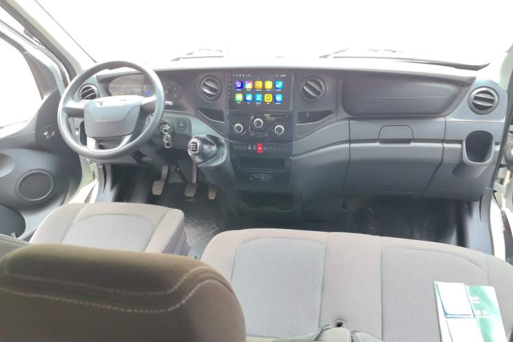 Used Iveco Eurocargo 2020 2.3T Manual Super-Rui Short Wheelbase High Roof High-Performance F1A Center Console