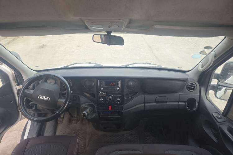 Used Iveco Eurocargo 2020 2.3T Manual Super Rui Long Wheelbase Short Overhang High Roof High Performance F1A Center Console