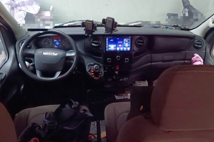 Used Iveco Eurocargo 2020 2.3T Manual Super Rui Long Wheelbase Short Overhang High Roof High Performance F1A Center Console