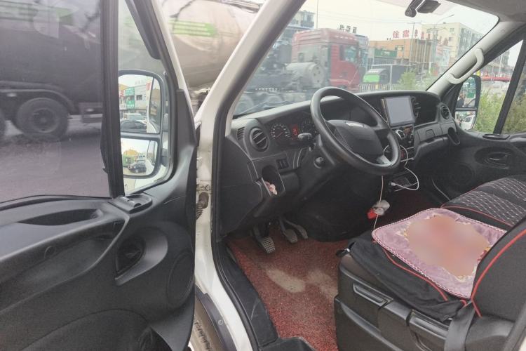 Used Iveco Eurocargo 2020 2.3T Manual - Yunrui Manual Door Long Wheelbase Short Overhang High Roof Enhanced Performance F1A Driver Seat