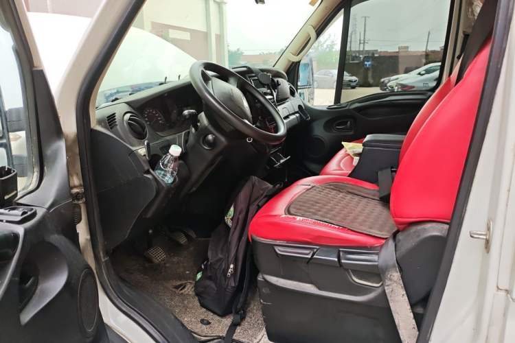 Used Iveco Eurocargo 2020 3.0T Manual Super Rui Short Wheelbase High-Roof F1C Driver Seat