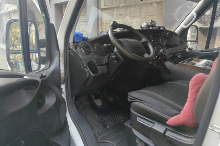 Used Iveco Eurocargo 2020 2.3T Manual Super Rui Short Wheelbase Low-Roof High-Power F1A Driver Seat