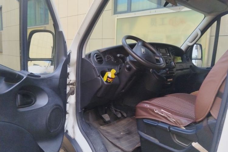 Used Iveco Eurocargo 2020 2.3T Manual - Yunrui Manual Door Short Wheelbase Low Roof Low Power F1A Driver Seat
